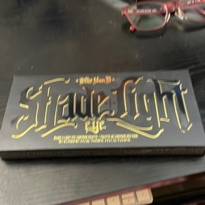 Lightly used shade and light kvd pallete